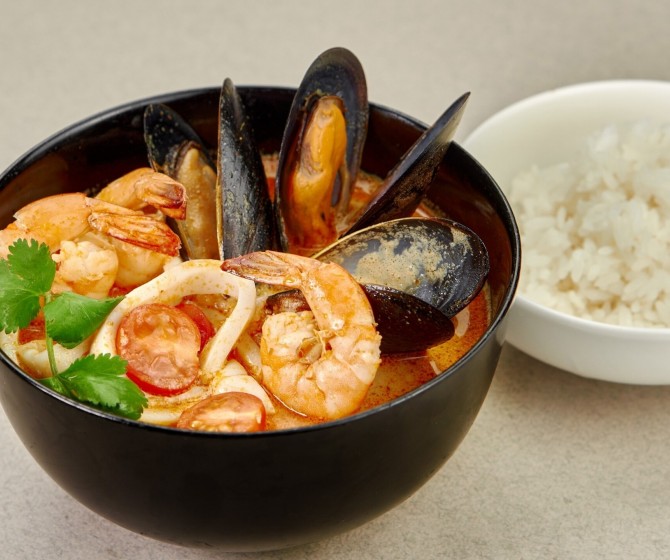 Королевский Том Ям с морепродуктами карри