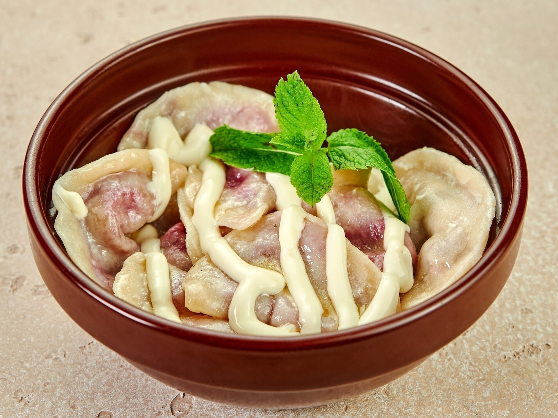 Вареники с вишней, сметаной и сгущенкой